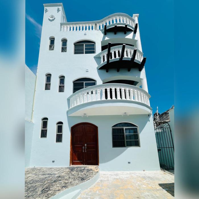 Alojamiento entero con vista al mar desde terraza y balcón