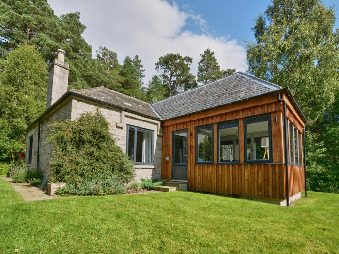 Wester Curr Cottage - Luxury 5-Star Cottage with Private Pool & Hot Tub