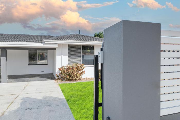 Cozy house nr airport 2rooms 4beds Yard parking