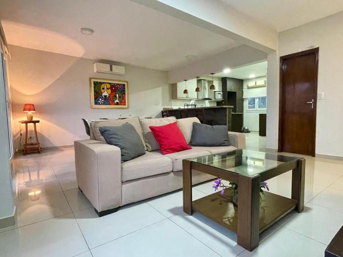 Amplio departamento sobre Av Cacique Lambaré