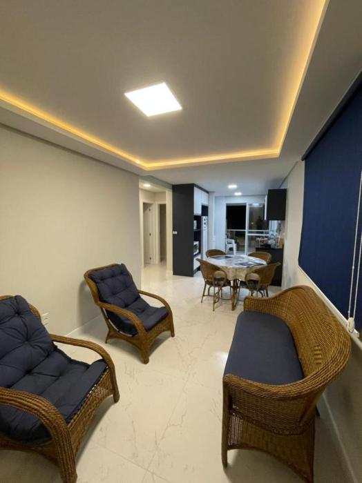 Apartamento espaçoso na Praia de Palmas SC 05