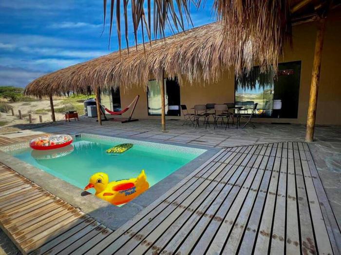 Hermosa Casa con Piscina y Playa Privada