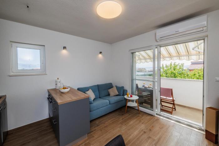 Cozy apartment with sea view