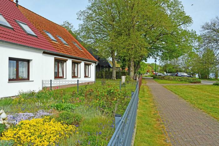 schoene Ferienwohnung mit Terrasse