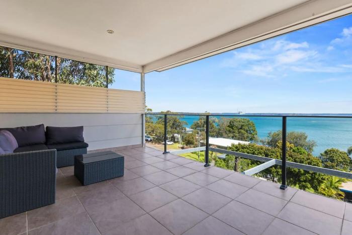Breath taking Bay Views Private Pad Spacious