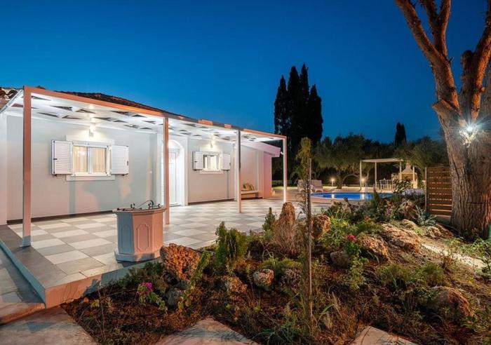 Villa with Private Pool in Pefkohori