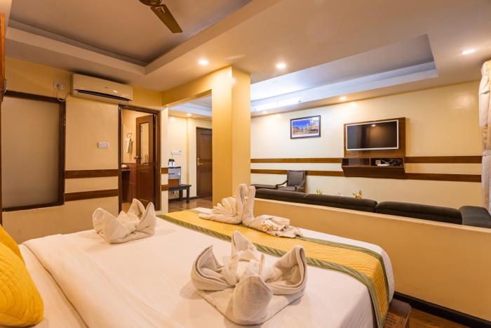 Yellow Pagoda Hotel