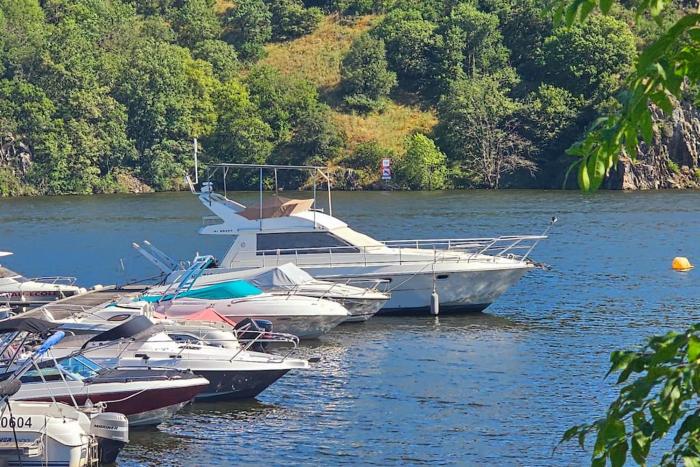 Nuits insolites sur un bateau 12m en pleine nature