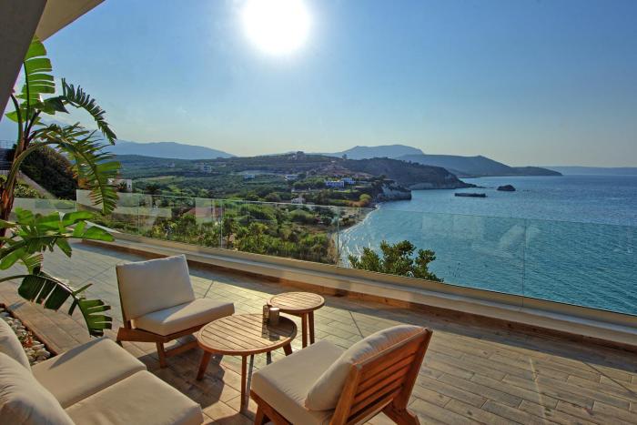 Villa Sapphire by PosarelliVillas