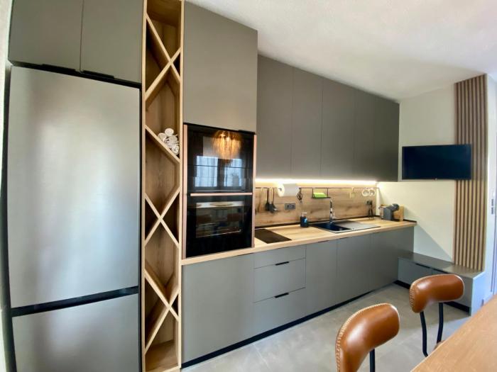 ELiFourka - Seaside Luxury - 170m to the Beach - Power Onsite for Electric Vehicle