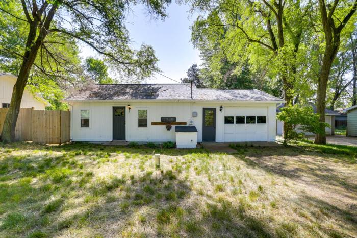 2 Mi to Hagar Beach Charming Home with Fire Pit!