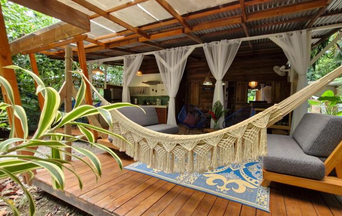 Up! House ~ Charming and cozy ~ 4 guests in Playa Chiquita