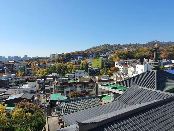 Seongbuk Castle Suites 5 Bedroom, castle-wall view,