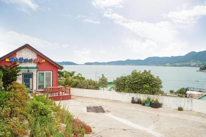 Night Calm Pension Yeosu