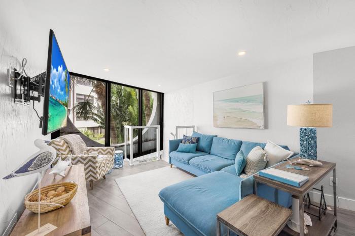 Cabana-style condo in Anglers Cove with pools and spas