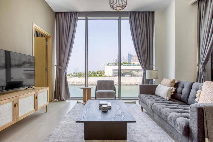 Blueground 5242 Tower Sea View pool elev DXB-1142