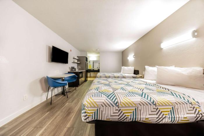 Studio 6 Fort Worth, TX - Stockyards East