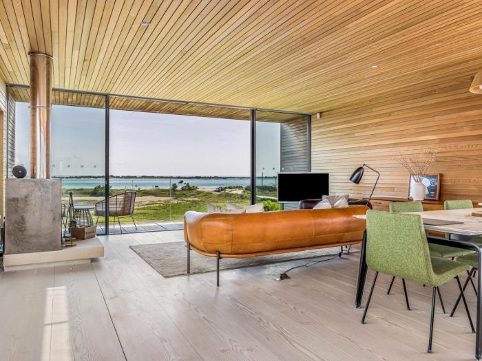 Breathtaking Home with Parking - Pass the Keys