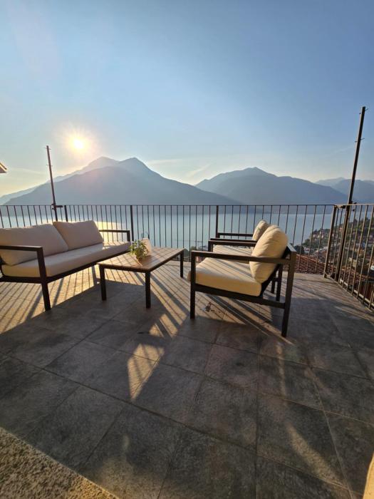 Amazing Lake View Apartment with Pool and 2 Terraces, Modern Urio, by STAYHERE-LAKECOMO