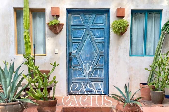 Breezy and Fresh House with ROOF Just 25 min walk to Sea