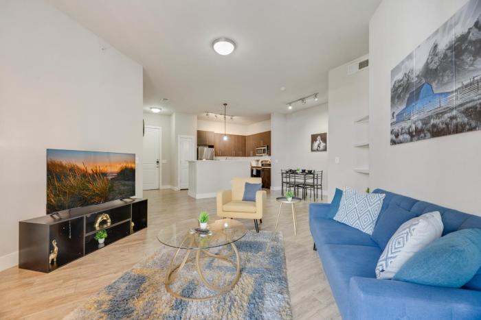 Spacious 2BRI Pool I Gym I Free Parking IWorkspace