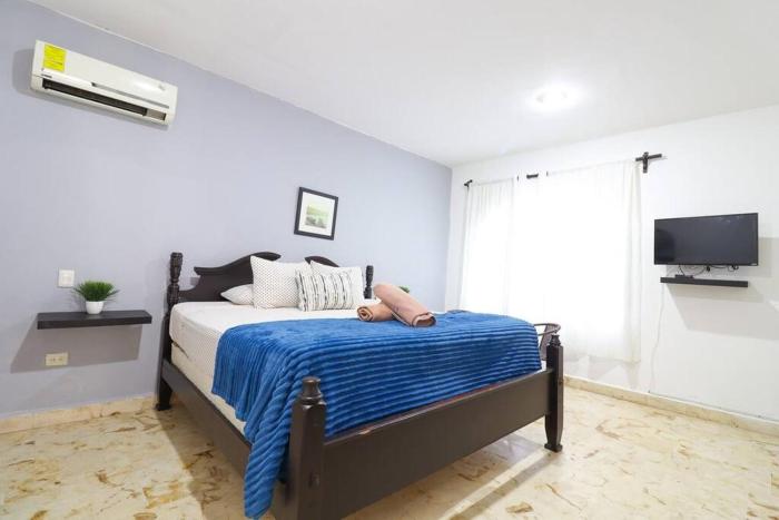 Cozy King Bed Room in the Heart of the City