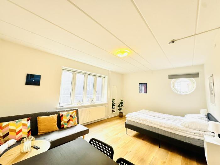 aday - Charming and Bright Studio Apartment