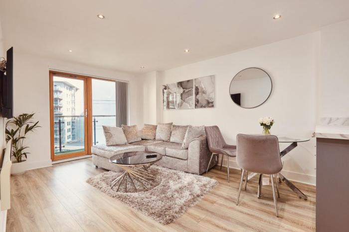 King River Canal View& Free Secure Parking!