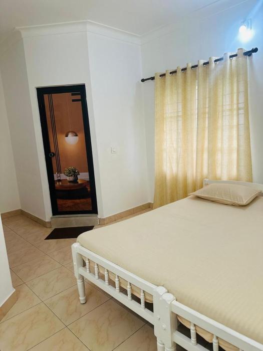 White House Homestay