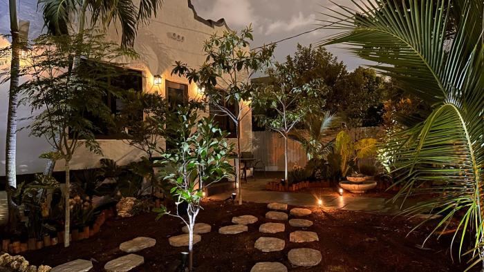 Charming Home Close to Beaches & Downtown
