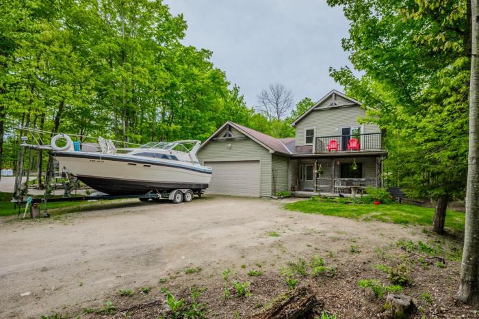 Creek Side Cozy and serene cottage home
