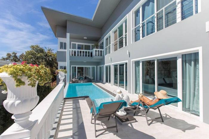 VILLA ELIZA Honeymoon Suites mit Pool