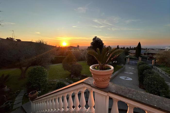 Entire apartment in villa with parking