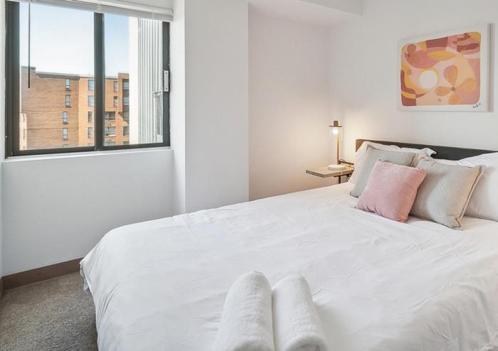 PP 1002 Modern Corporate 2br, pool, Gym