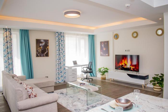 Capital M Luxury 1br by BednBeyond Eagle Westlands Nairobi with a Pool and City View