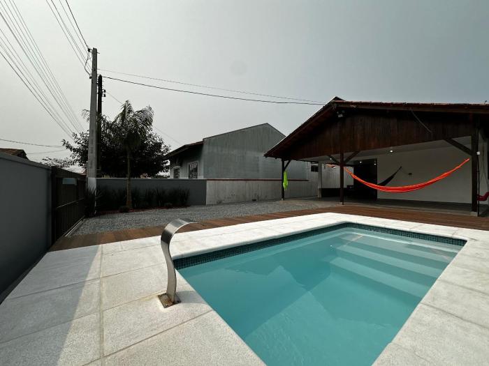 BS01- Casa com Piscina Aquecida e Churrasqueira