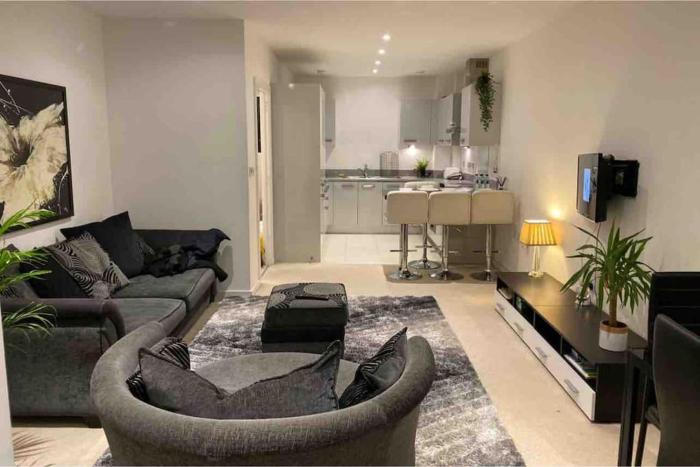 Cosy Riverside Apartment