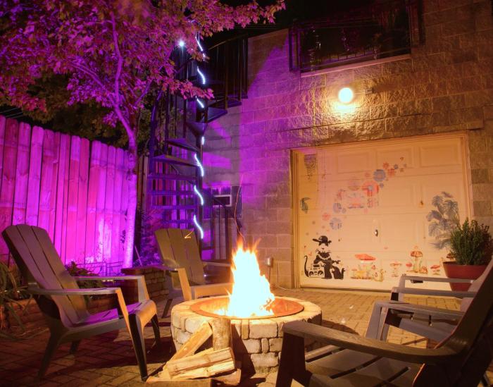The Banksy-Free Parking -4 bedroom w King bed- Firepit Rooftop near United Center
