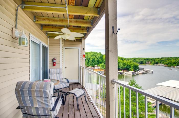 Cozy Lake Ozark Condo Rental with Grill, Pool Access
