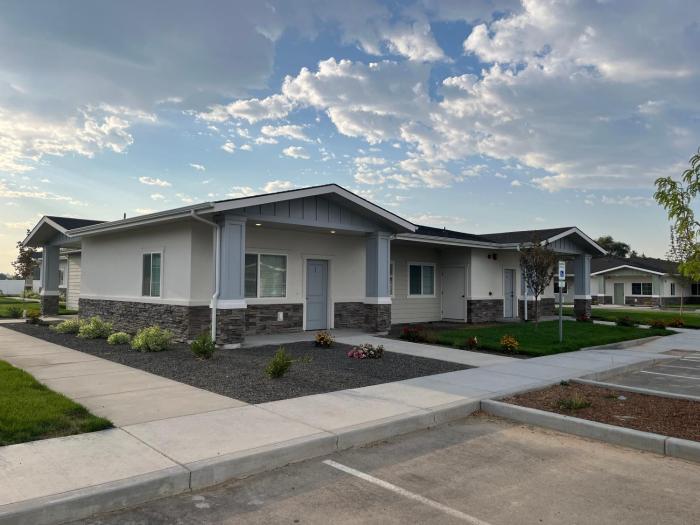 Autumn Leaf Apartments