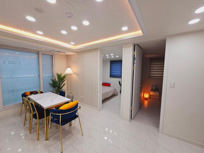 Seoul Hwaogok large three bedroom - 10mins to Gimpo Airport