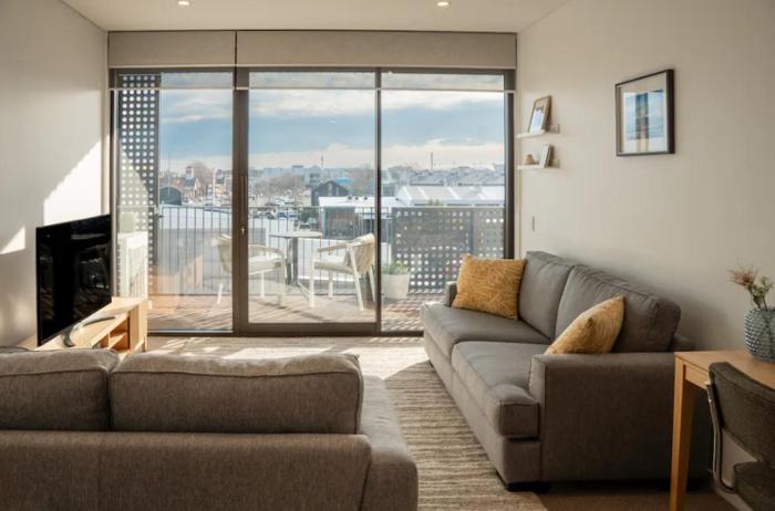 Central city sunsets - Warm! Modern! Quiet!