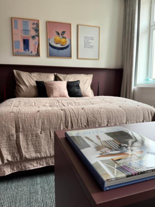 Merlot & Silver Apartments