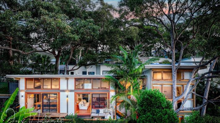 Pet Friendly and Easy Walk To Macmasters Beach