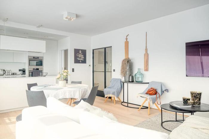 Spacious and Cosy 2-Bedroom seaside Apartment in K