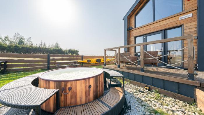 Domek Freedom with sauna and jacuzzi, Sun & Snow