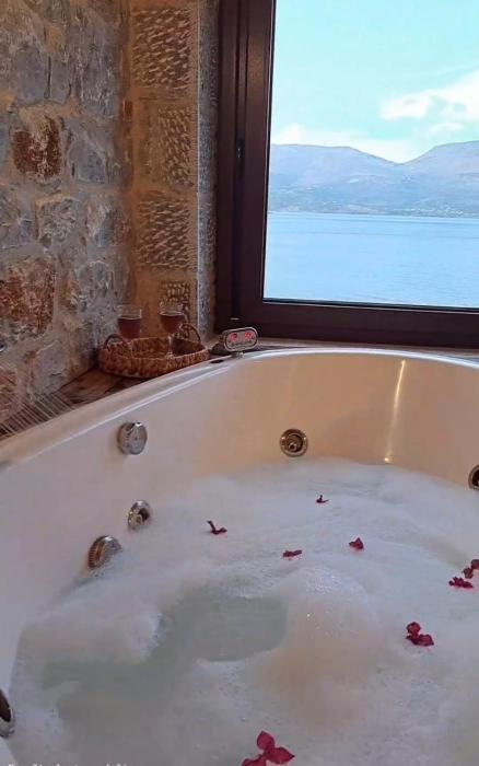 Luxury suite of Villa Lagkadaki