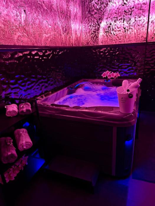 Love Room Secret-private jacuzzi spa & cinéma Bucuresti
