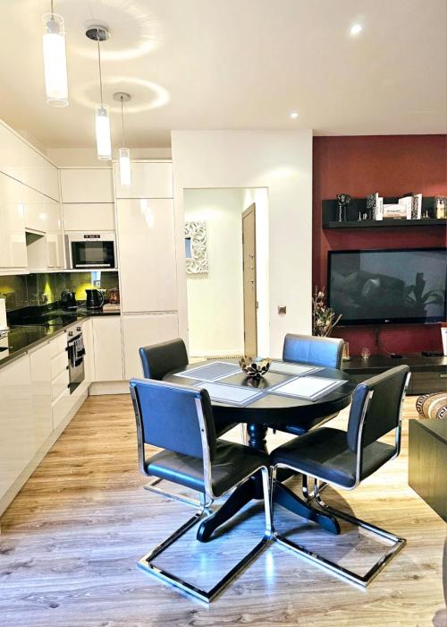 Modern 2 bedroom apartment in the city centre
