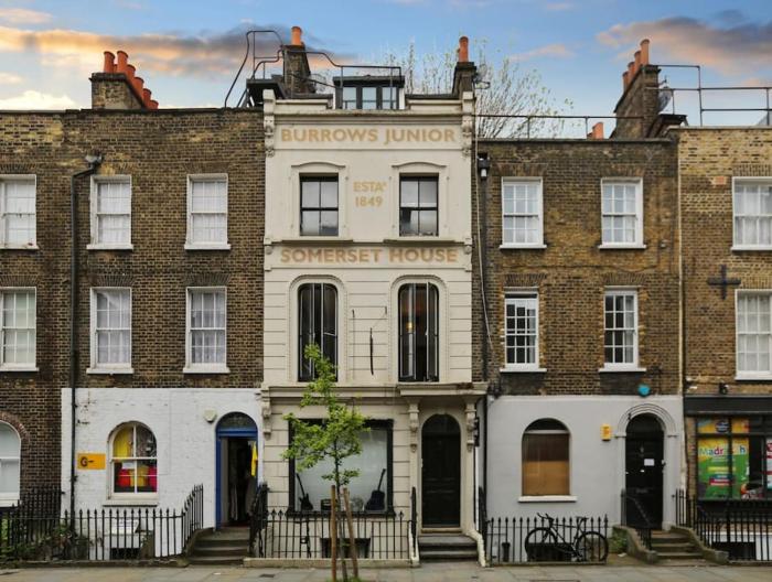 Stylish London Townhouse, Perfect for Large Groups, Convenient public transport links, Close to Tower Bridge and London Liverpool Street